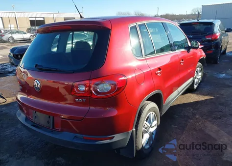 2011 Volkswagen Tiguan S z USA, uszkodzony, nr VIN WVGAV7AX7BW000437